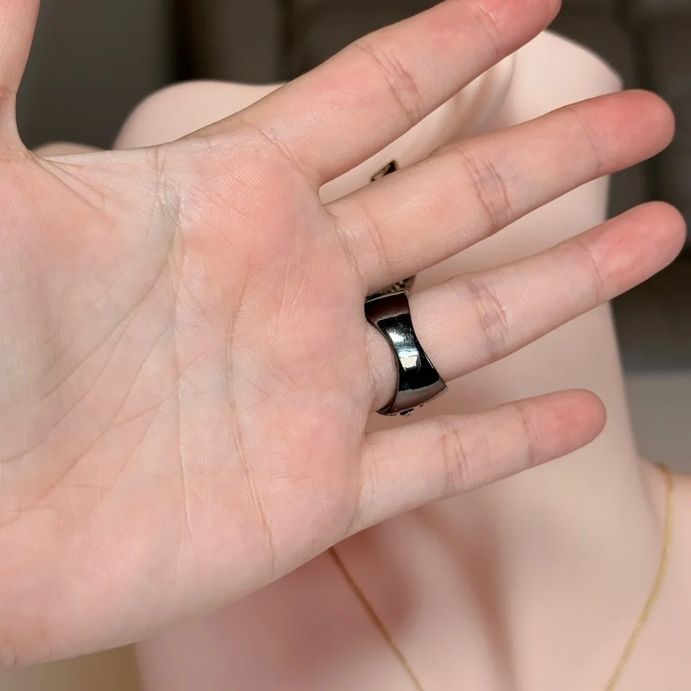 ⚜️ Elegant Black and Silver Crystal Ring